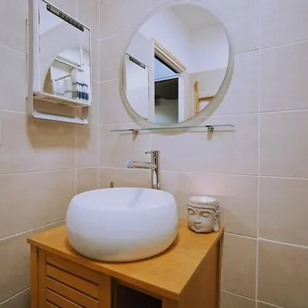 Apartment Au Calme Renove & Climatise En Plein Centre Du Port